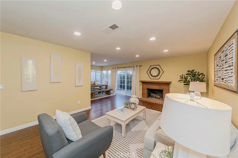 2410 Plaza De Vis - Photo 5 of 20