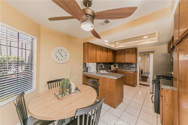 2410 Plaza De Vis - Photo 6 of 20