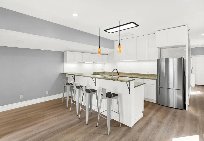 523 S Windsor St - Photo 3 of 17