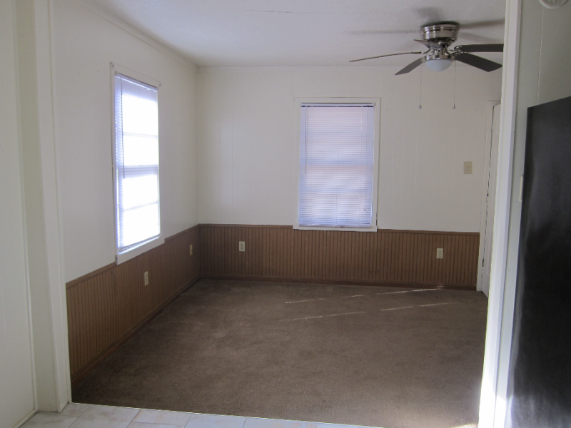 414 Trinity St - Photo 3 of 8