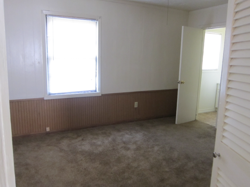 414 Trinity St - Photo 5 of 8