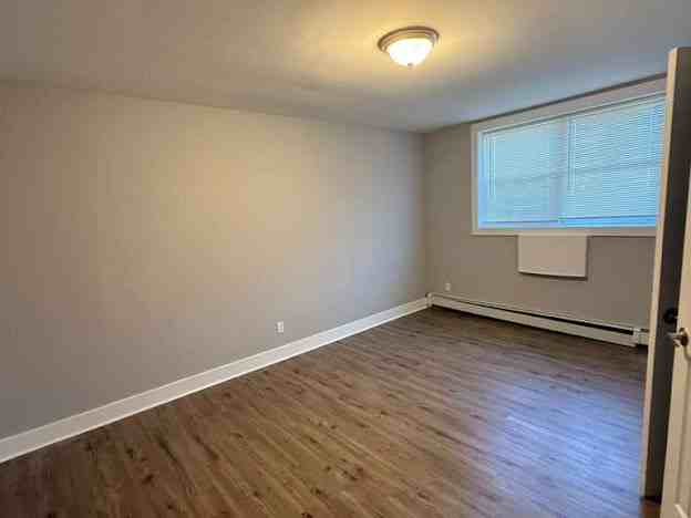 394 Park Ave - Photo 7 of 9