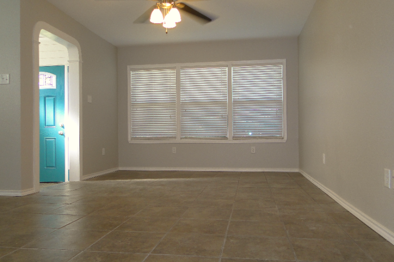 4115 Robinhood Dr - Photo 5 of 15