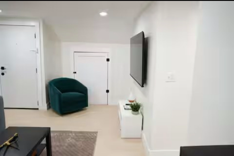 466 Avon Ave #3 - Photo 3 of 16