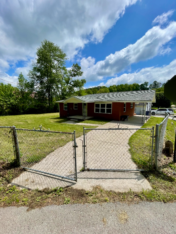 402 Sam Parker Rd - Photo 3 of 17