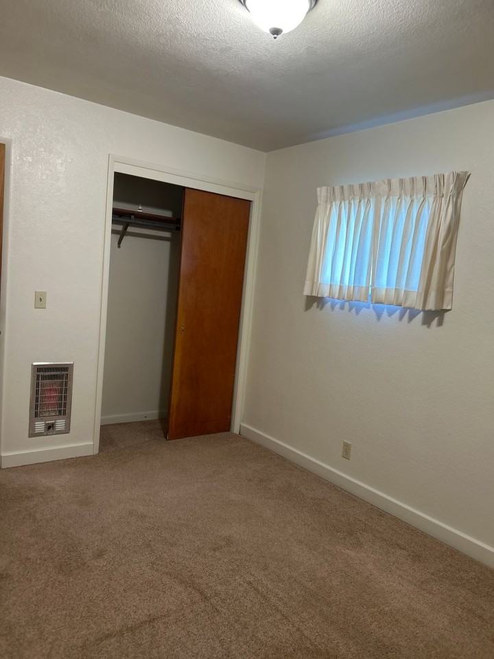 808 Broadway St Sw - Photo 4 of 5