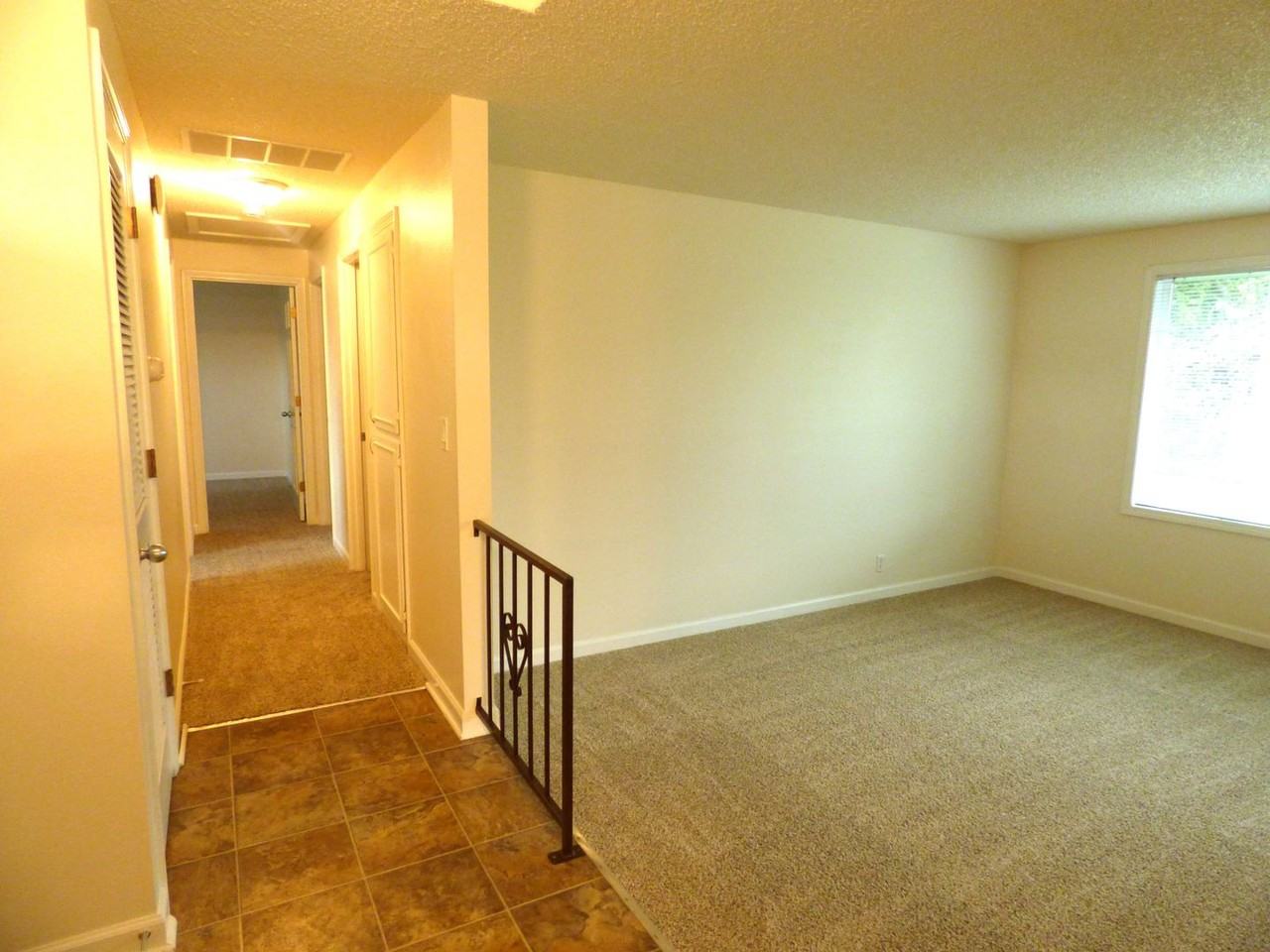 4655 Reimann St Ne - Photo 5 of 38