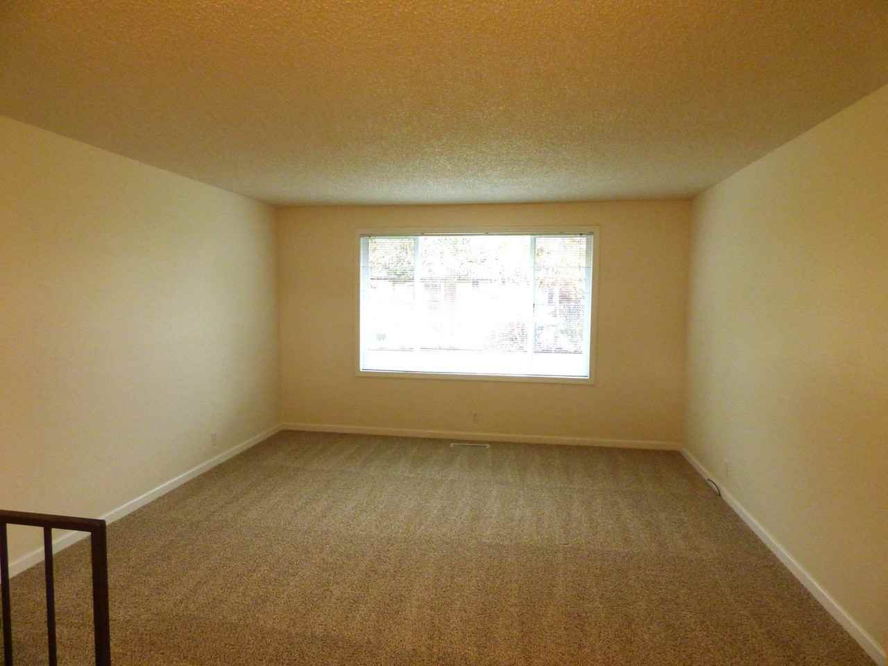 4655 Reimann St Ne - Photo 7 of 38