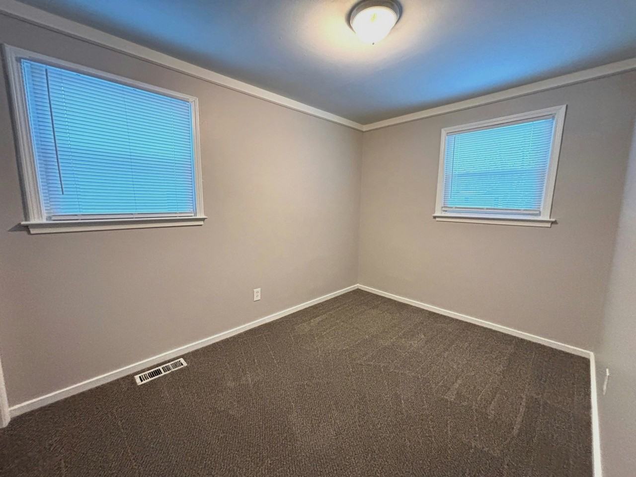 11340 Fisher Avenue - Photo 6 of 9