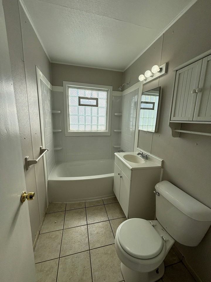 11340 Fisher Avenue - Photo 7 of 9