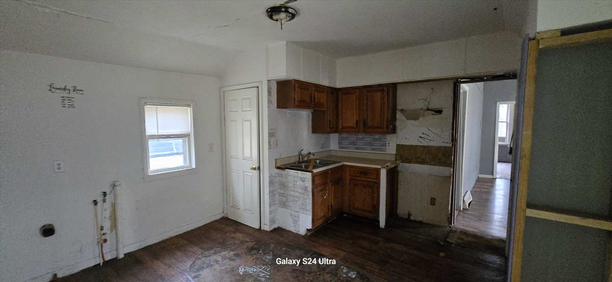 1618 West Kettelle Street - Photo 6 of 16