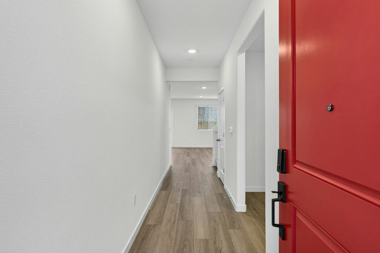 56 Daytona Court - Photo 5 of 49