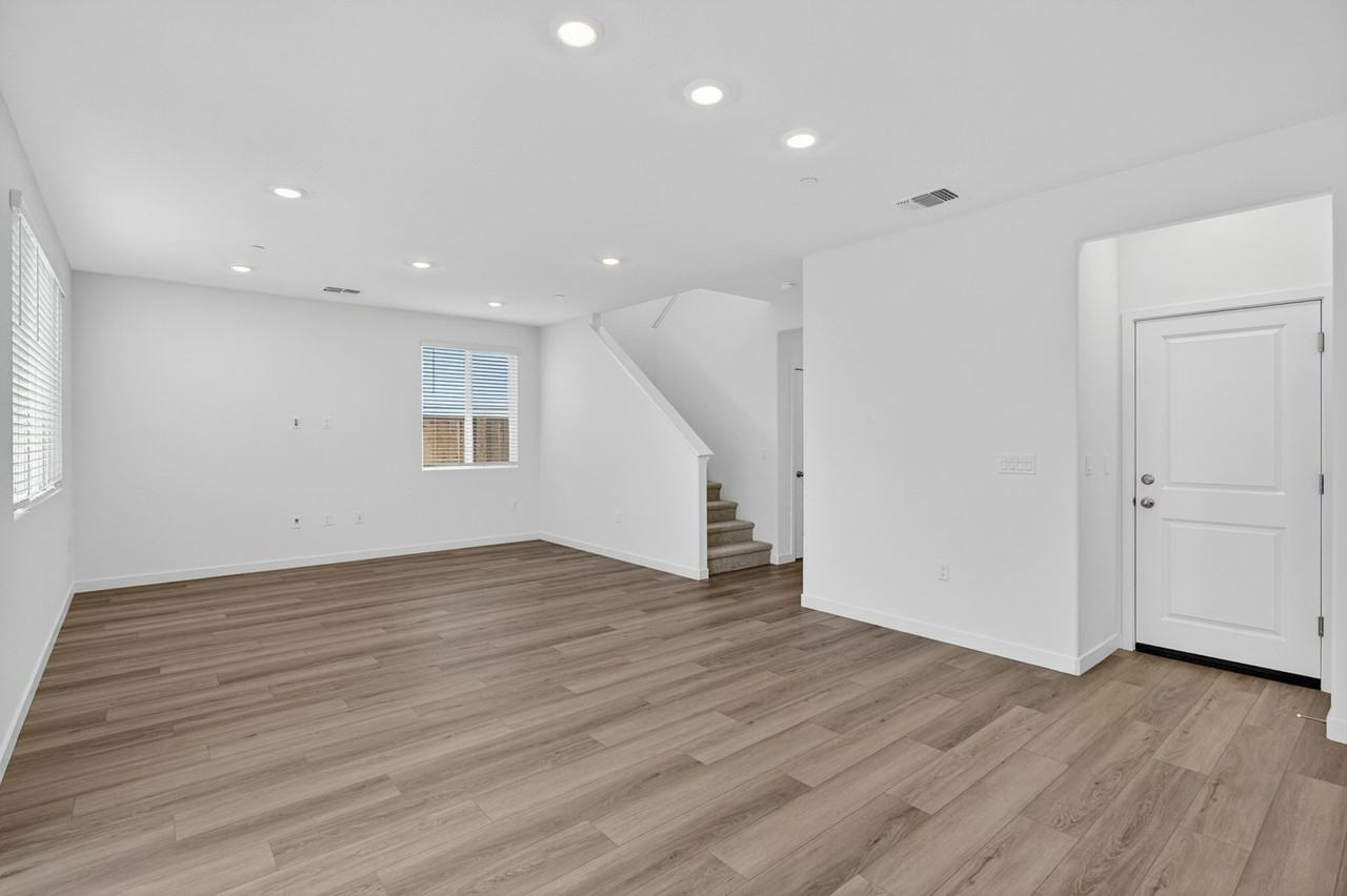 56 Daytona Court - Photo 7 of 49