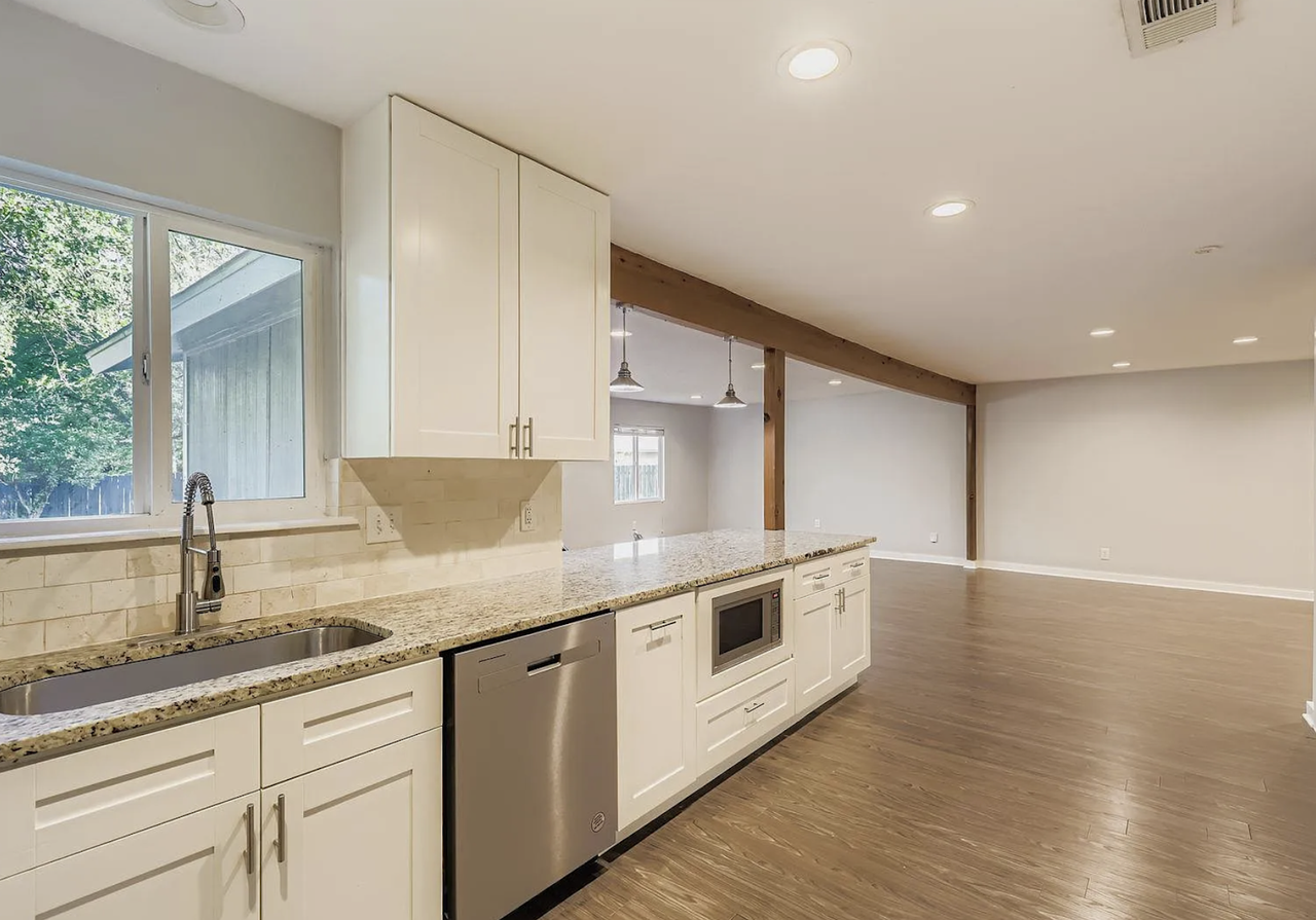 5402 Chevy Circle - Photo 5 of 20