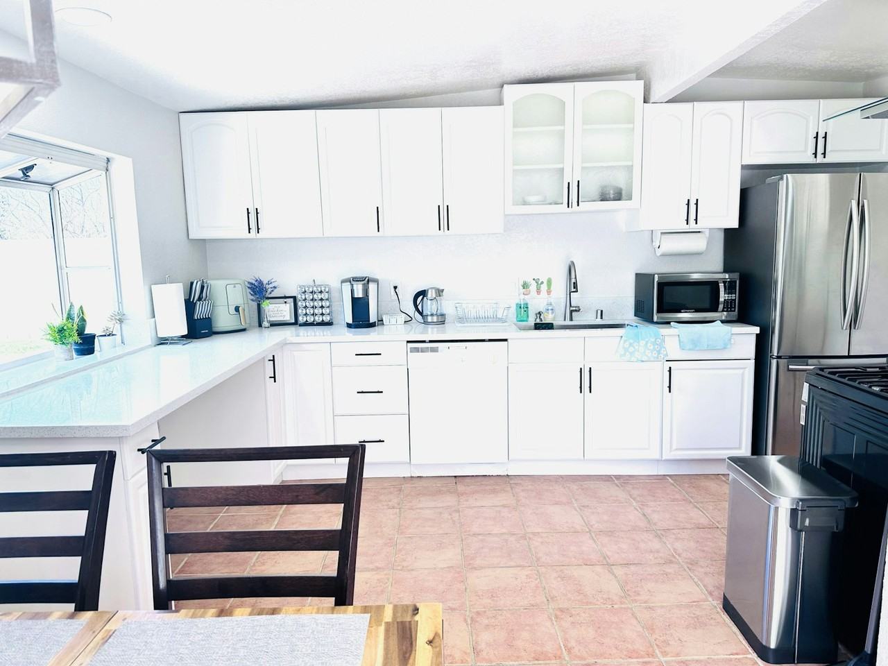 915 North Holly Street - Photo 3 of 6