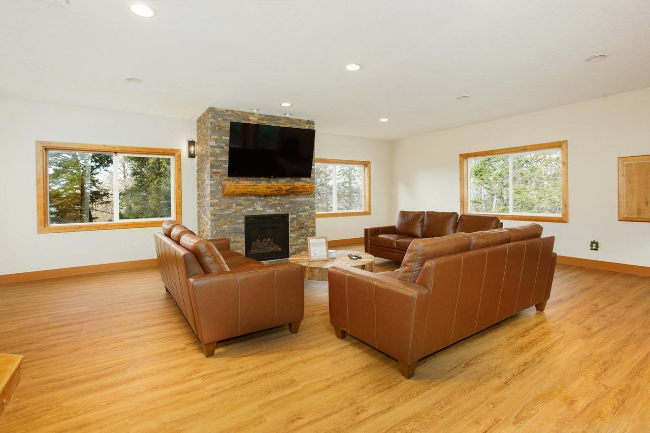 390 Matterhorn Drive - Photo 3 of 25