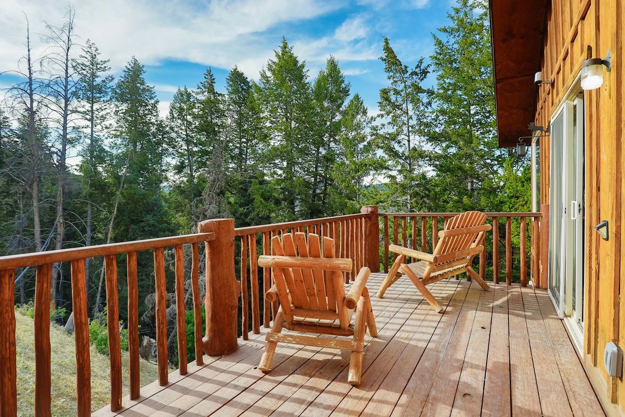 390 Matterhorn Drive - Photo 4 of 25