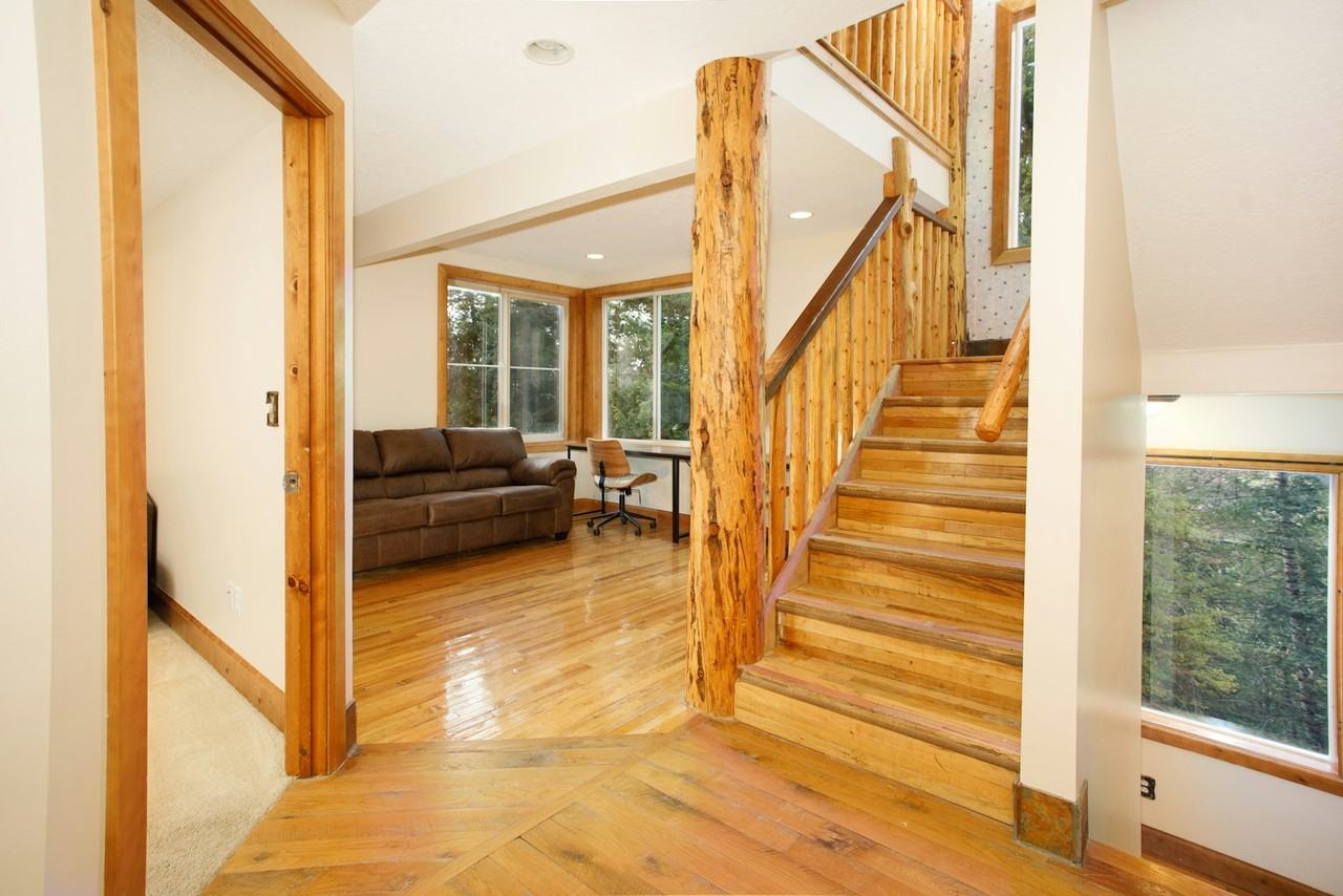 390 Matterhorn Drive - Photo 6 of 25