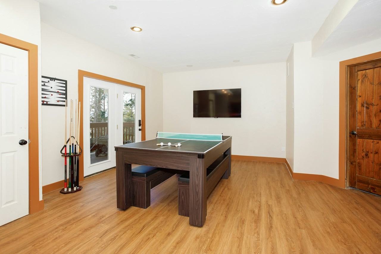 390 Matterhorn Drive - Photo 7 of 25