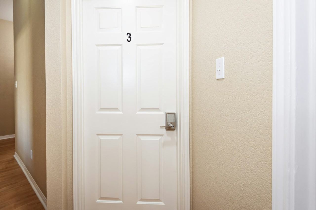 402 Diana Lane, Unit 8 - Photo 2 of 10