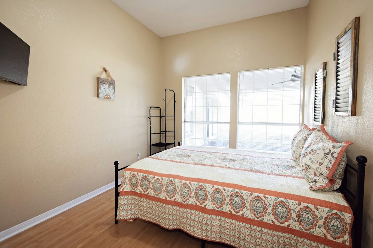 402 Diana Lane, Unit 8 - Photo 3 of 10