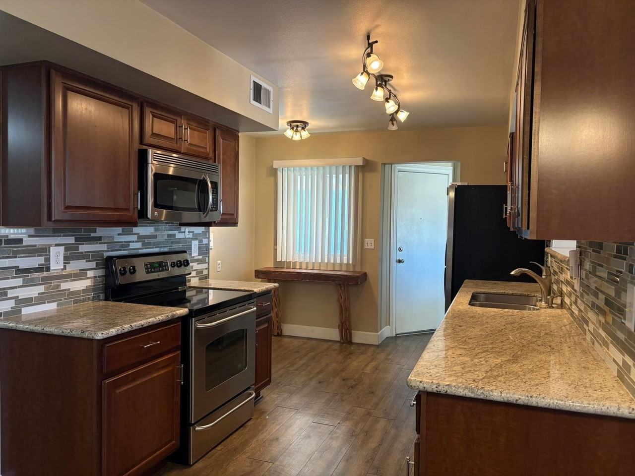 11418 N 109th Ave - Photo 3 of 17