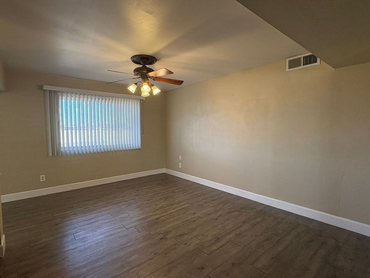 11418 N 109th Ave - Photo 4 of 17