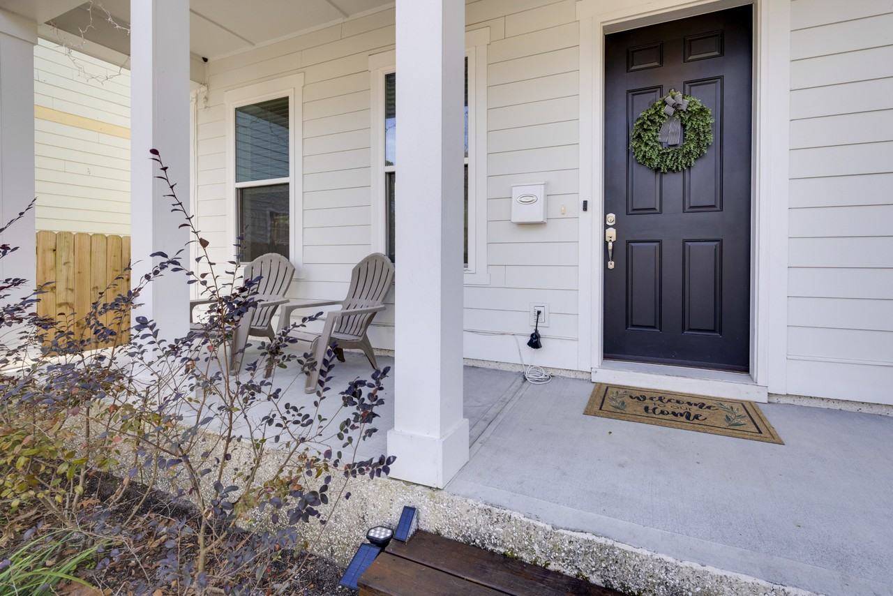 615 E 33rd St #NA - Photo 2 of 44