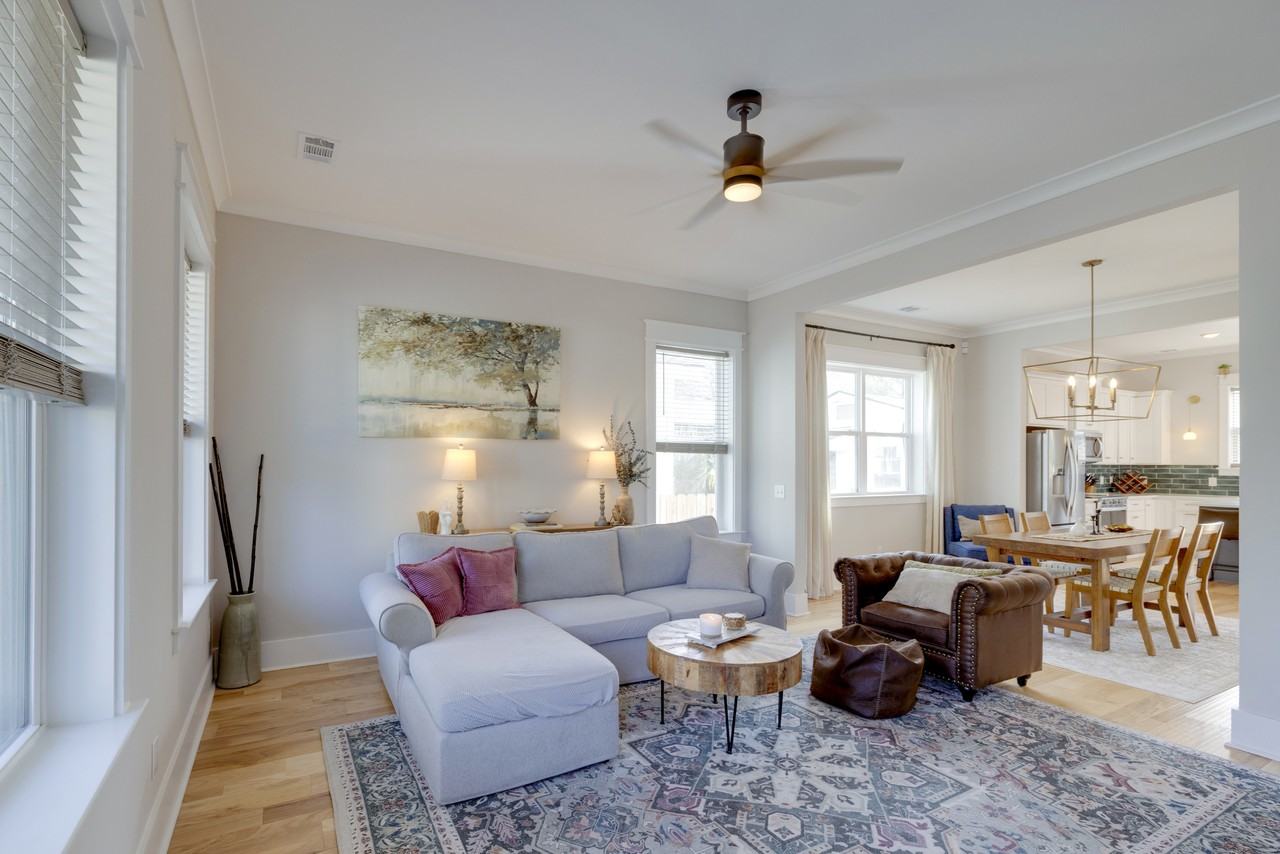 615 E 33rd St #NA - Photo 4 of 44