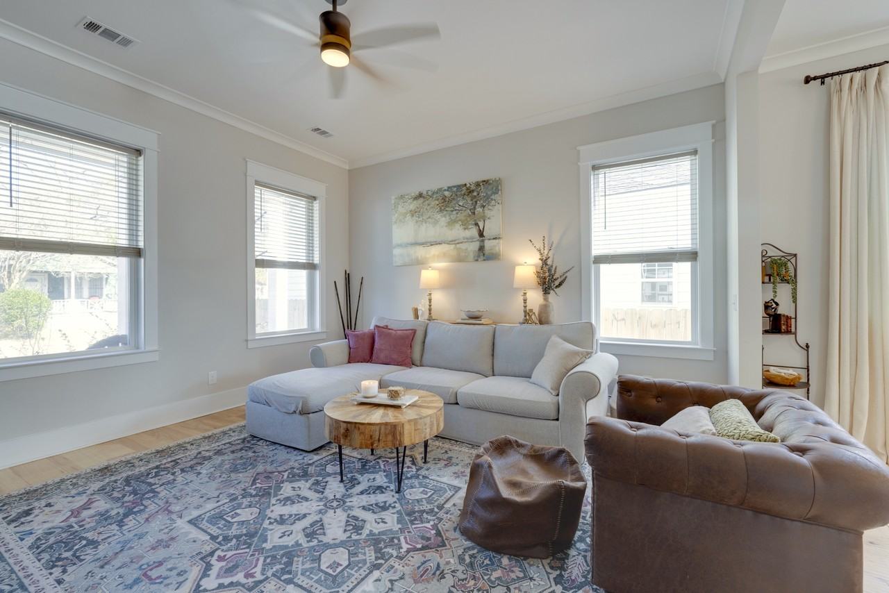 615 E 33rd St #NA - Photo 5 of 44