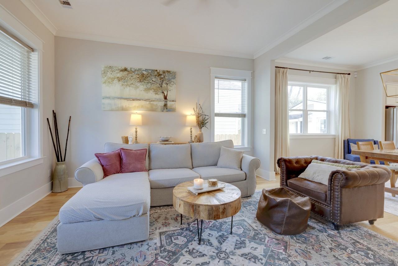 615 E 33rd St #NA - Photo 6 of 44