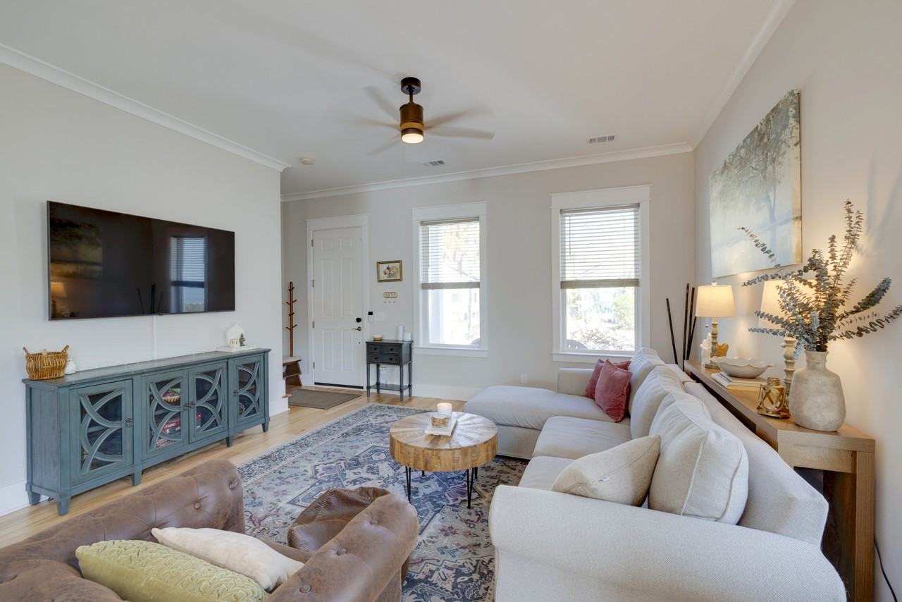 615 E 33rd St #NA - Photo 7 of 44