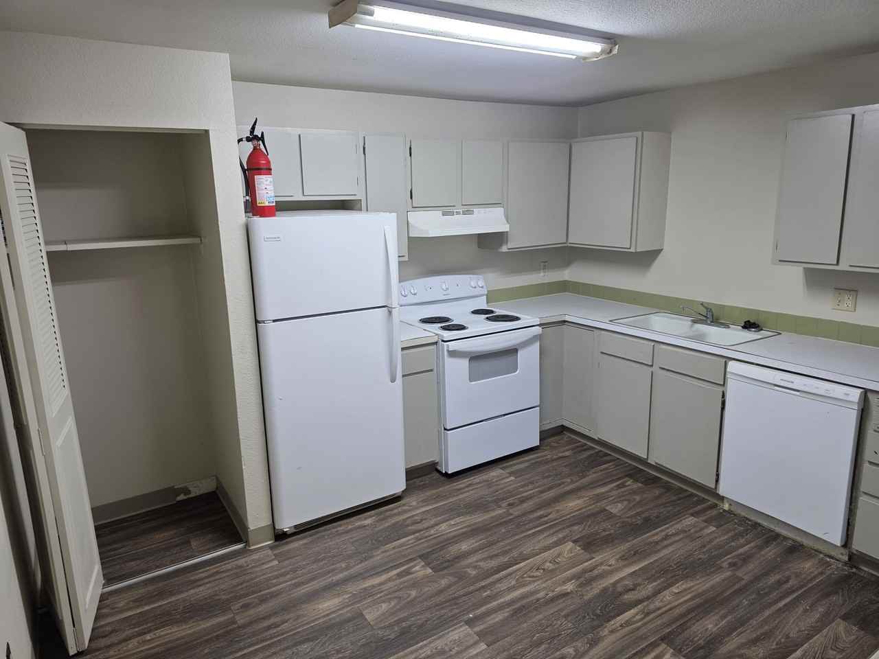 1005 W 13th St #103 - Photo 5 of 8