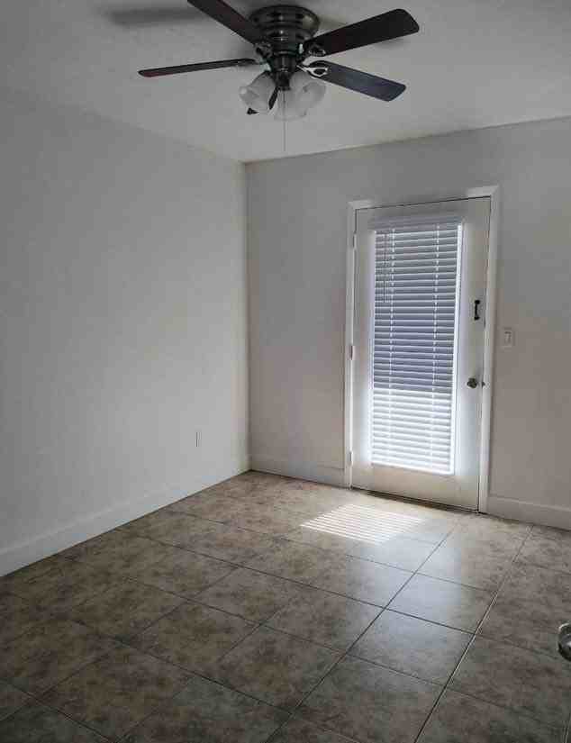 10418 N 13th Ave #3 - Photo 4 of 8