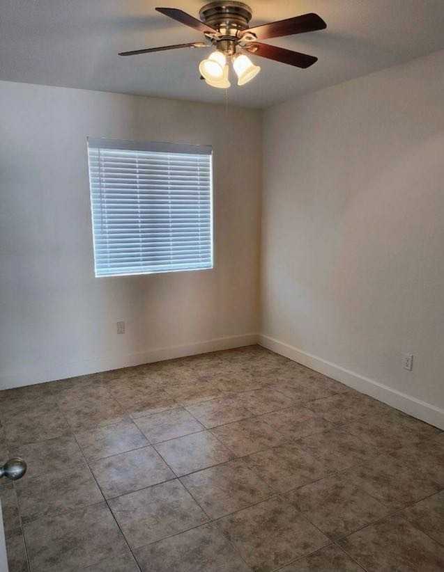 10418 N 13th Ave #3 - Photo 5 of 8