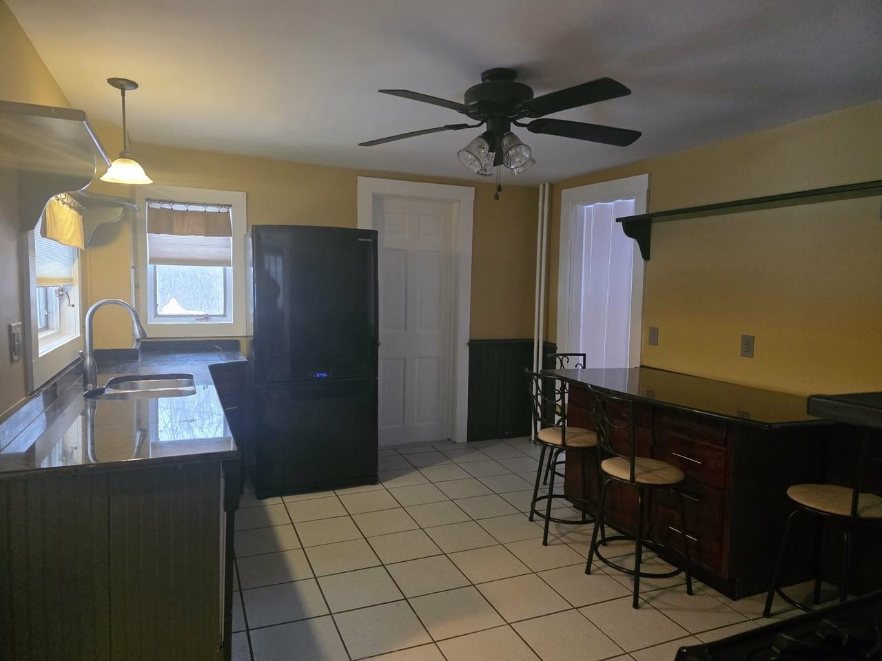 175 Eagle St - Photo 3 of 17