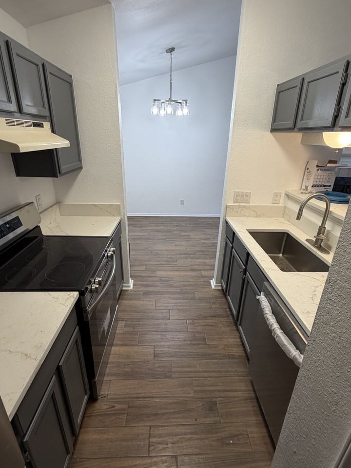 524 Cutty Trl #B - Photo 4 of 17