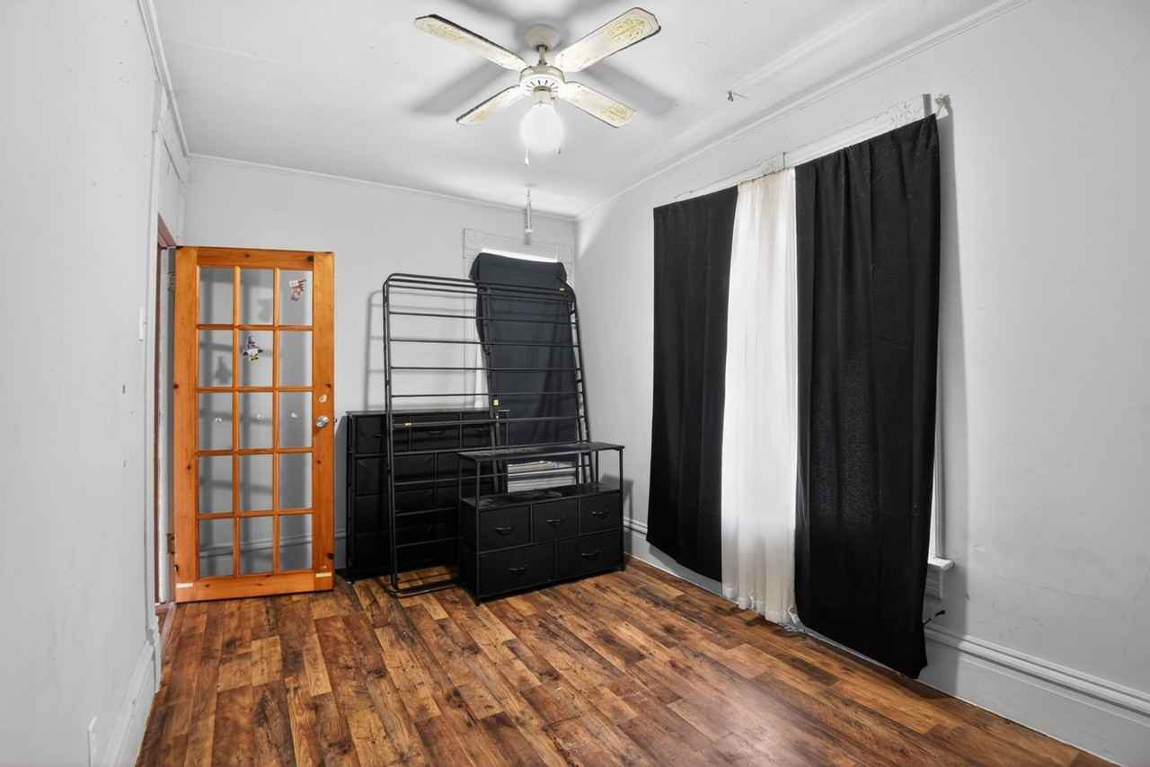 1305 S Easton Ave - Photo 2 of 25