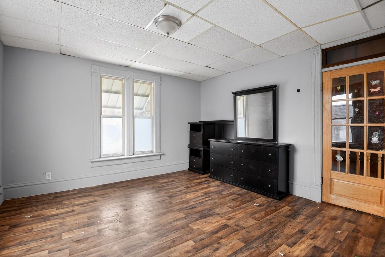 1305 S Easton Ave - Photo 3 of 25