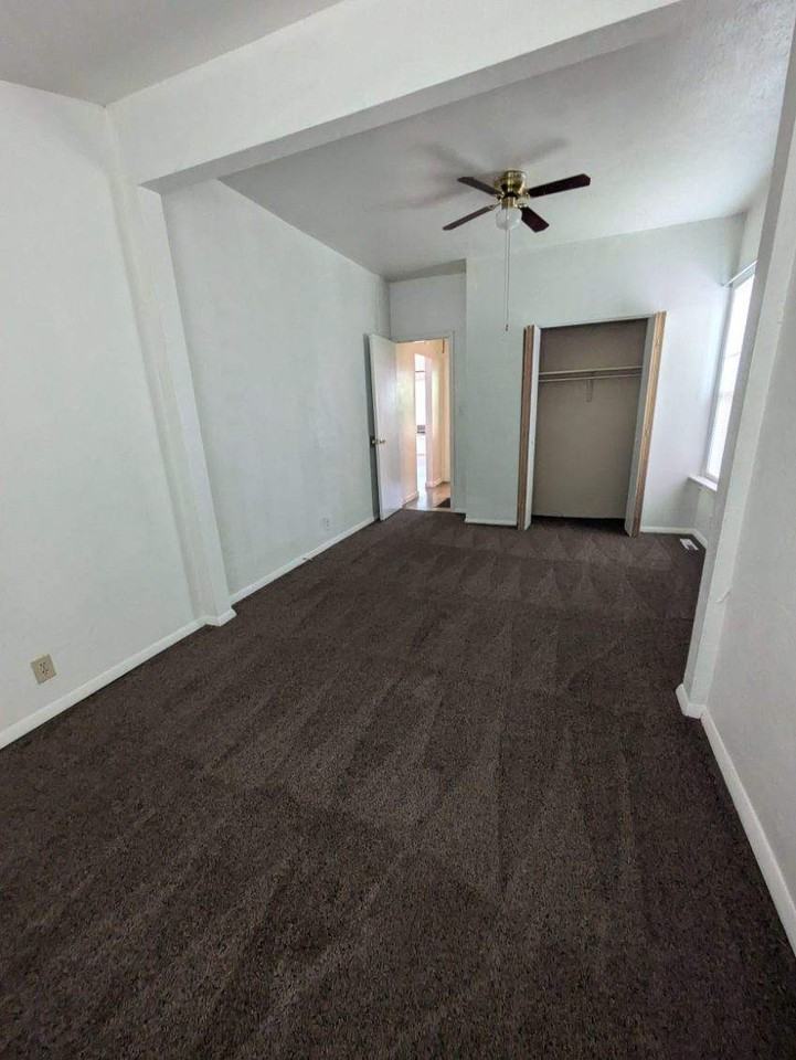 814 E 9th St #NA - Photo 2 of 9