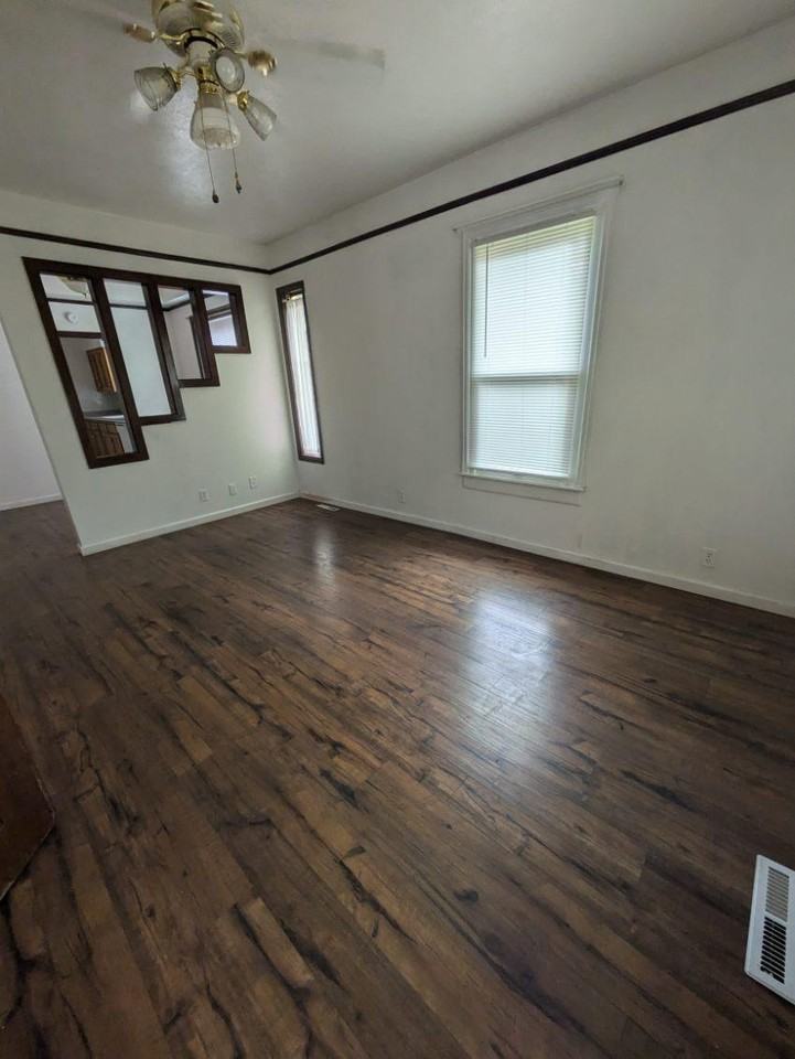 814 E 9th St #NA - Photo 6 of 9