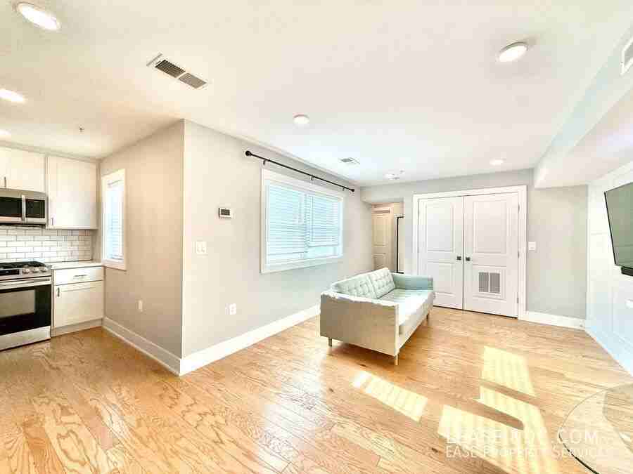 714 11th St Ne #103 - Photo 2 of 16