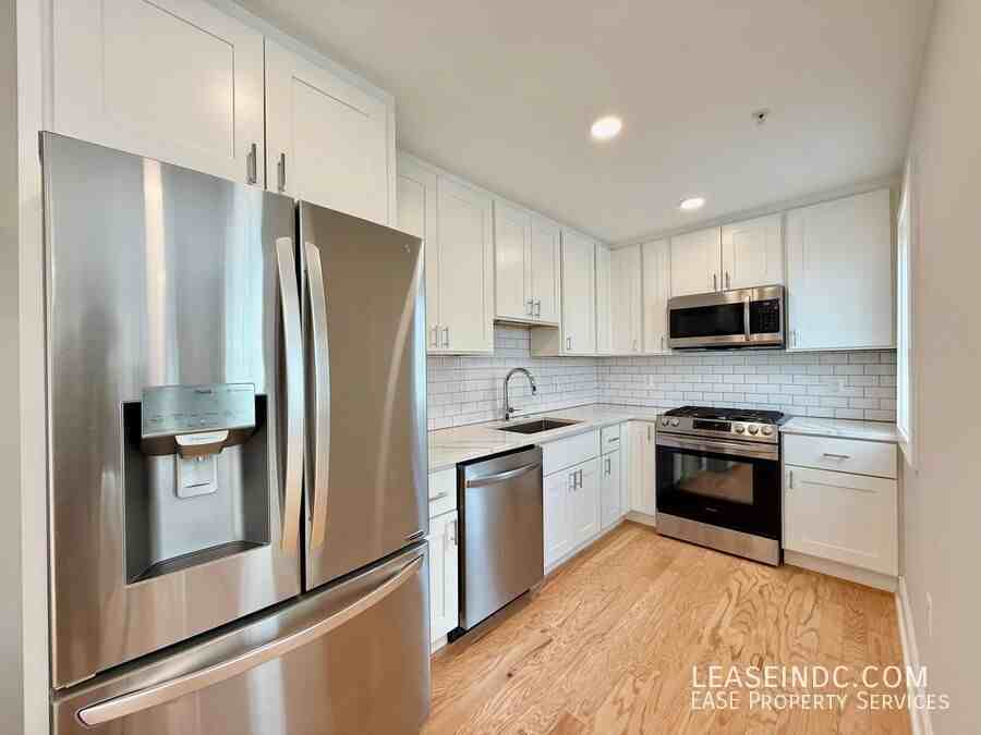 714 11th St Ne #103 - Photo 3 of 16