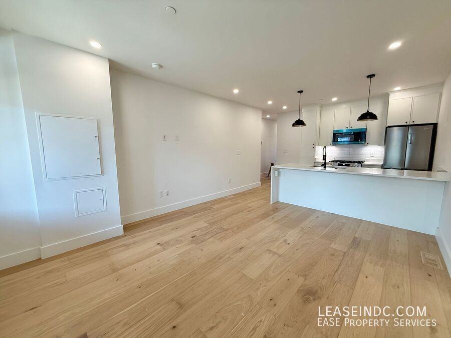 1812 Independence Ave Se #1 - Photo 4 of 26