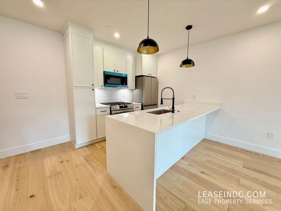 1812 Independence Ave Se #1 - Photo 6 of 26