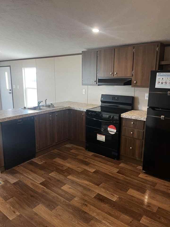 Crescent Place MHC, LLC - Photo 6 of 13