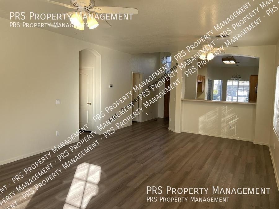 1933 W Thompson Way - Photo 2 of 15