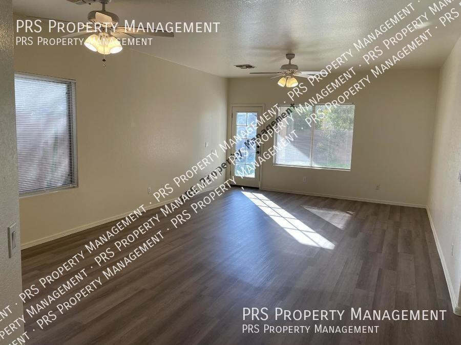 1933 W Thompson Way - Photo 3 of 15