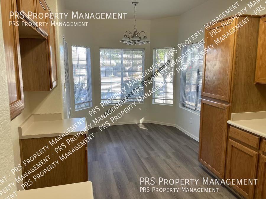 1933 W Thompson Way - Photo 4 of 15