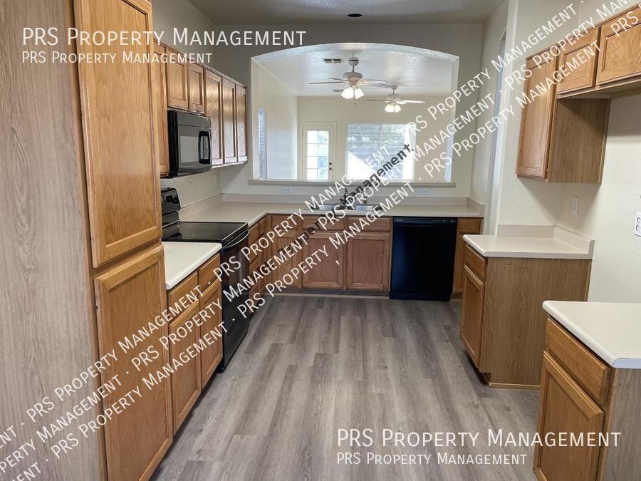 1933 W Thompson Way - Photo 5 of 15